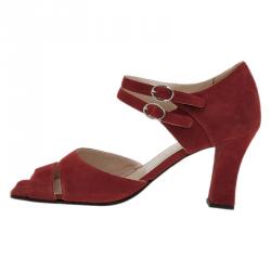 مملوكة مسبقًا حذاء شانيل ماري جين جلد أحمر سويدي مقاس 37