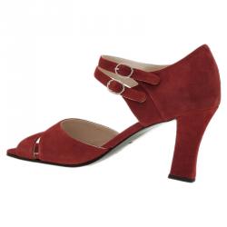 مملوكة مسبقًا حذاء شانيل ماري جين جلد أحمر سويدي مقاس 37