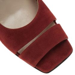 مملوكة مسبقًا حذاء شانيل ماري جين جلد أحمر سويدي مقاس 37