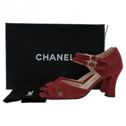 مملوكة مسبقًا حذاء شانيل ماري جين جلد أحمر سويدي مقاس 37