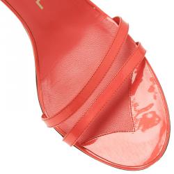 Pre Owned صندل سلايد شانيل جلد برتقالي و شعار ذهبي بسيور مقاس 38