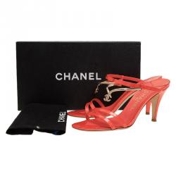 Pre Owned صندل سلايد شانيل جلد برتقالي و شعار ذهبي بسيور مقاس 38