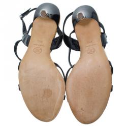 Pre Owned صندل شانيل CC جلد أسود لامع بفتحة كعب مقاس 38