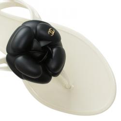 مملوكة مسبقًا Chanel Monochrome Jelly Camellia Thong Sandals Size 41