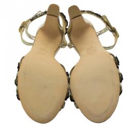 Pre Owned صندل شانيل زهرة لؤلؤ جلد ميتاليك ذهبي مقاس 37.5