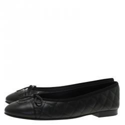 مملوكة مسبقًا حذاء باليرينا فلات شانيل جلد كافيار أسود مبطن CC بفيونكة مقاس 39.5