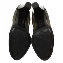 Pre Owned حذاء كعب عالي شانيل بالية مطاط جلد لامع ميتاليك وأسود مقاس 35