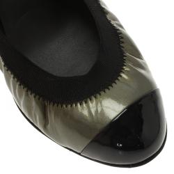 Pre Owned حذاء كعب عالي شانيل بالية مطاط جلد لامع ميتاليك وأسود مقاس 35