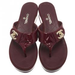 Pre Owned صندل شانيل بإصبع CC مبطن لامع أحمر مقاس 38.5