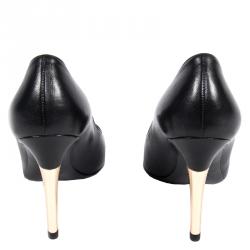 مملوكة مسبقًا حذاء كعب عالي شانيل جلد بيج وأسود مقدمة CC مقاس 34.5