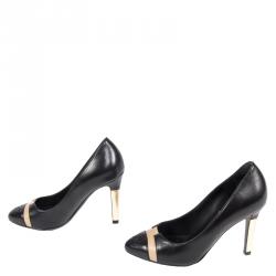 مملوكة مسبقًا حذاء كعب عالي شانيل جلد بيج وأسود مقدمة CC مقاس 34.5