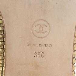 Pre Owned حذاء لوفرز شانيل كنغارو جلد ذهبي CC مقاس 38