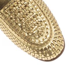 Pre Owned حذاء لوفرز شانيل كنغارو جلد ذهبي CC مقاس 38