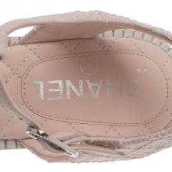 Pre Owned صندل إصبع شانيل CC جلد وردى فاتح بسلسلة مزينة مقاس 37.5