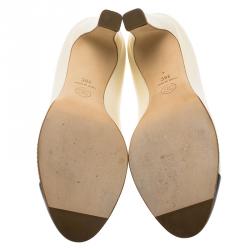 Pre Owned حذاء كعب عالي شانيل بمقدمة بنقوش CC جلد لامع أبيض وأسود مقاس 38