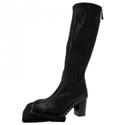 مملوكة مسبقًا بوت للركبة شانيل جلد أسود مقدمة منفصلة CC سلسلة مزينة مقاس 38.5 