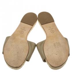 مملوكة مسبقًا Chanel Beige Leather CC Espadrille Slides Size 38