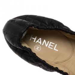 مملوكة مسبقًا Chanel Two Tone Quilted Leather Camellia Ballet Flats Size 38