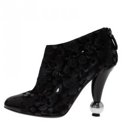 مملوكة مسبقًا حذاء بوت للكاحل شانيل سويدي أسود وجلد مقاس 38.5