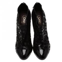 مملوكة مسبقًا حذاء بوت للكاحل شانيل �سويدي أسود وجلد مقاس 38.5