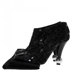 مملوكة مسبقًا حذاء بوت للكاحل شانيل سويدي أسود وجلد مقاس 38.5