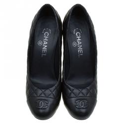 مملوكة مسبقًا Chanel Black Quilted Leather CC Pumps Size 38