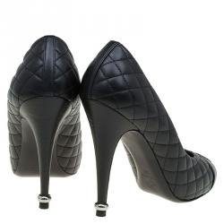 مملوكة مسبقًا Chanel Black Quilted Leather CC Pumps Size 38