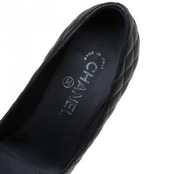مملوكة مسبقًا Chanel Black Quilted Leather CC Pumps Size 38