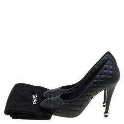 مملوكة مسبقًا Chanel Black Quilted Leather CC Pumps Size 38