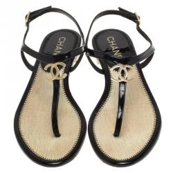 مملوكة مسبقًا Chanel Black Patent  CC Logo T Strap Thong Sandals Size 36