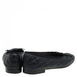 Pre Owned حذاء باليرينا فلات شانيل CC جلد أسود مبطن بفيونكة مقاس 40