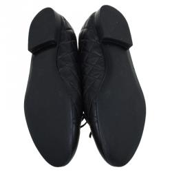 Pre Owned حذاء باليرينا فلات شانيل CC جلد أسود مبطن بفيونكة مقاس 40