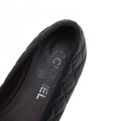 Pre Owned حذاء باليرينا فلات شانيل CC جلد أسود مبطن بفيونكة مقاس 40