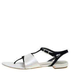 مملوكة مسبقًا صندل أصبع شانيل جلد ثعبان كريمي/أسود لامع وسويدي مقاس 38.5