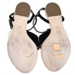 مملوكة مسبقًا صندل أصبع شانيل جلد ثعبان كريمي/أسود لامع وسويدي مقاس 38.5