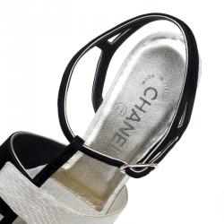 مملوكة مسبقًا صندل أصبع شانيل جلد ثعبان كريمي/أسود لامع وسويدي مقاس 38.5