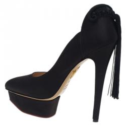 مملوكة مسبقًا حذاء كعب عالي شارلوت اوليمبيا ستارلا بكعب أمامي مزين بشراشيب ساتان أسود مقاس 38