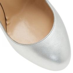 مملوكة مسبقًا Christian Louboutin Mettalic Silver Leather Neofilo Pumps Size 38.5