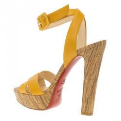 مملوكة مسبقًا صندل كريستيان لوبوتان جلد أصفر بسيور متعاكسة و حزام للكاحل نعل سميك مقاس 37.5