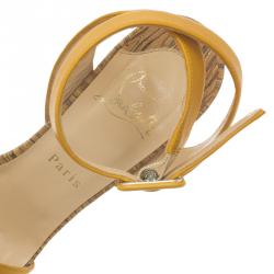 مملوكة مسبقًا صندل كريستيان لوبوتان جلد أصفر بسيور متعاكسة و حزام للكاحل نعل سميك مقاس 37.5