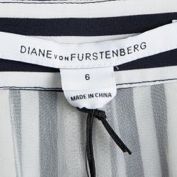 Pre Owned Diane Von Furstenberg Navy Blue and White January Striped Silk Tiffany Print Shorts M