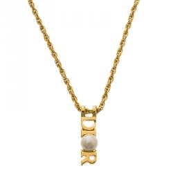 مملوكة مسبقًا قلادة ديور ذهبية اللون مزخرفة باللؤلؤ