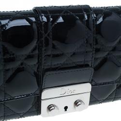 مملوكة مسبقًا Dior Black Patent Leather Cannage Quilted New Lock Wallet