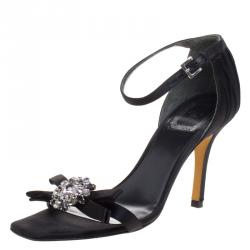 مملوكة مسبقًا صندل بحزام للكاحل ديور ساتان أسود مزين بالكريستالات مقاس 36.5