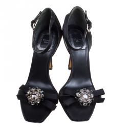 مملوكة مسبقًا صندل بحزام للكاحل ديور ساتان أسود مزين بالكريستالات مقاس 36.5