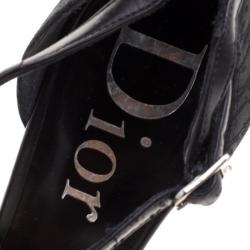 مملوكة مسبقًا صندل بحزام للكاحل ديور كانفاس ديوريسميو أسود وحواف جلد مقاس 38