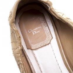مملوكة مسبقًا Dior Beige Patent Cannage Leather Icon Metal Cap Toe Bow Scrunch Ballet Flats Size 37