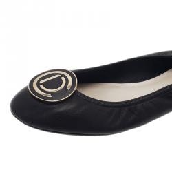 مملوكة مسبقًا حذاء ديور جلد أسود شعار CD باليرينا فلات مقاس 38.5