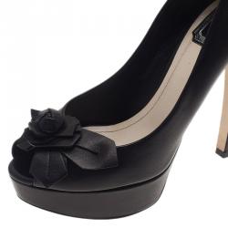 Pre Owned حذاء ديور جلد أسود مقدمة مفتوحة بوردة مقاس 38