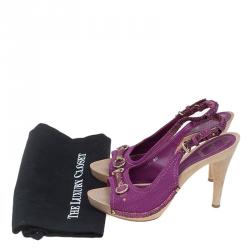 مملوكة مسبقًا صندل ديور بفتحة كعب ونعل سميك جلد ثعبان مزخرف وقماش بنفسجي مقاس 38.5